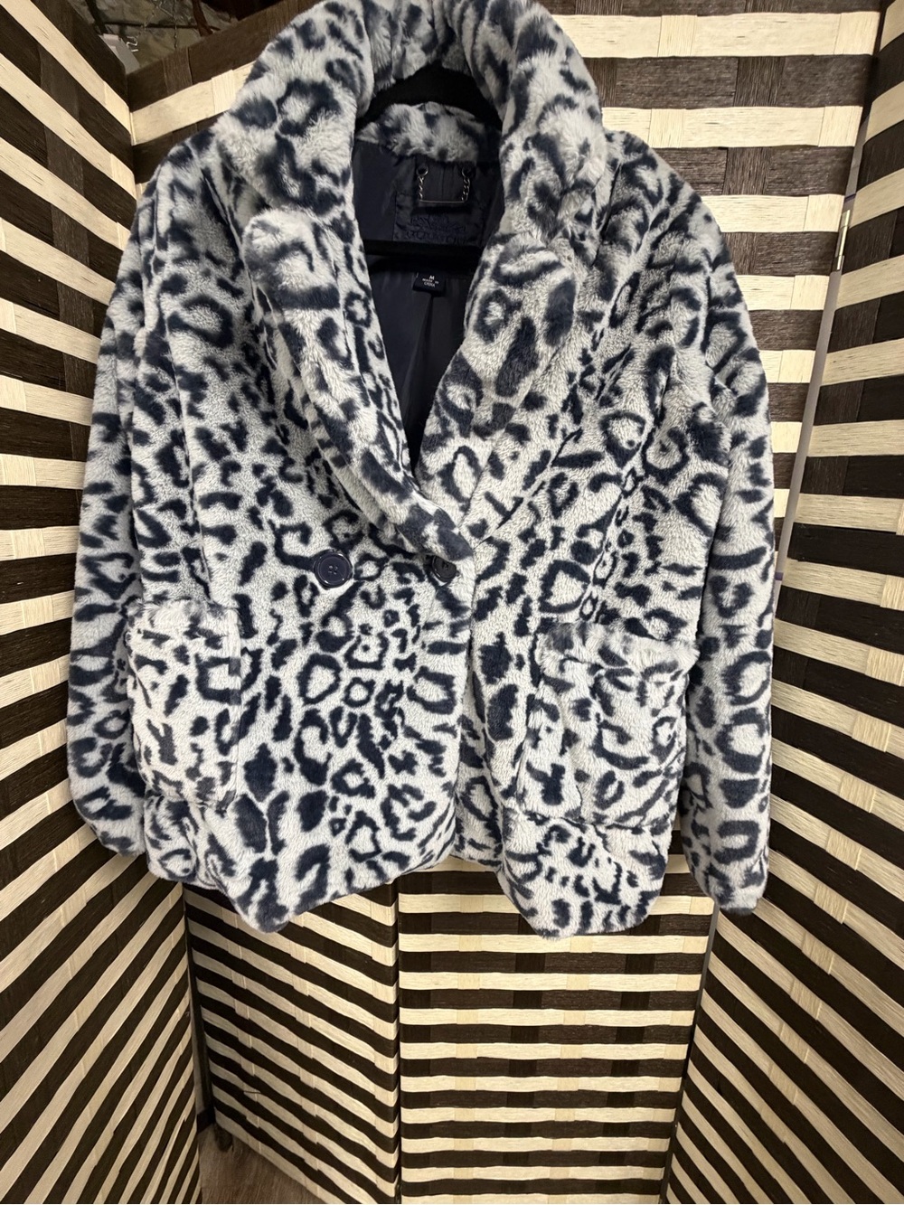 JouJou Women Medium Gray Snow Leopard Faux Fur Plush Double Breasted Jacket